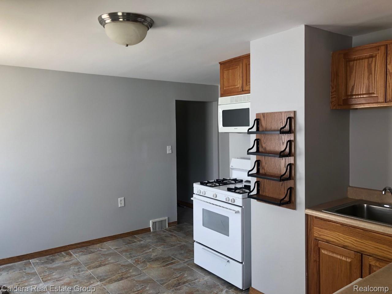 7253 Standard Street Center Line, MI 48015 - Photo 4 of 12 thumbnail_IMG_9963.jpg