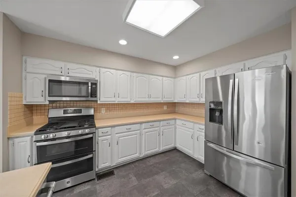 $585,000 | 8204 Tomahawk Road, Prairie Village, KS 66208