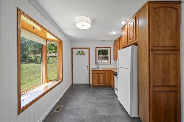 $585,000 | 8204 Tomahawk Road, Prairie Village, KS 66208