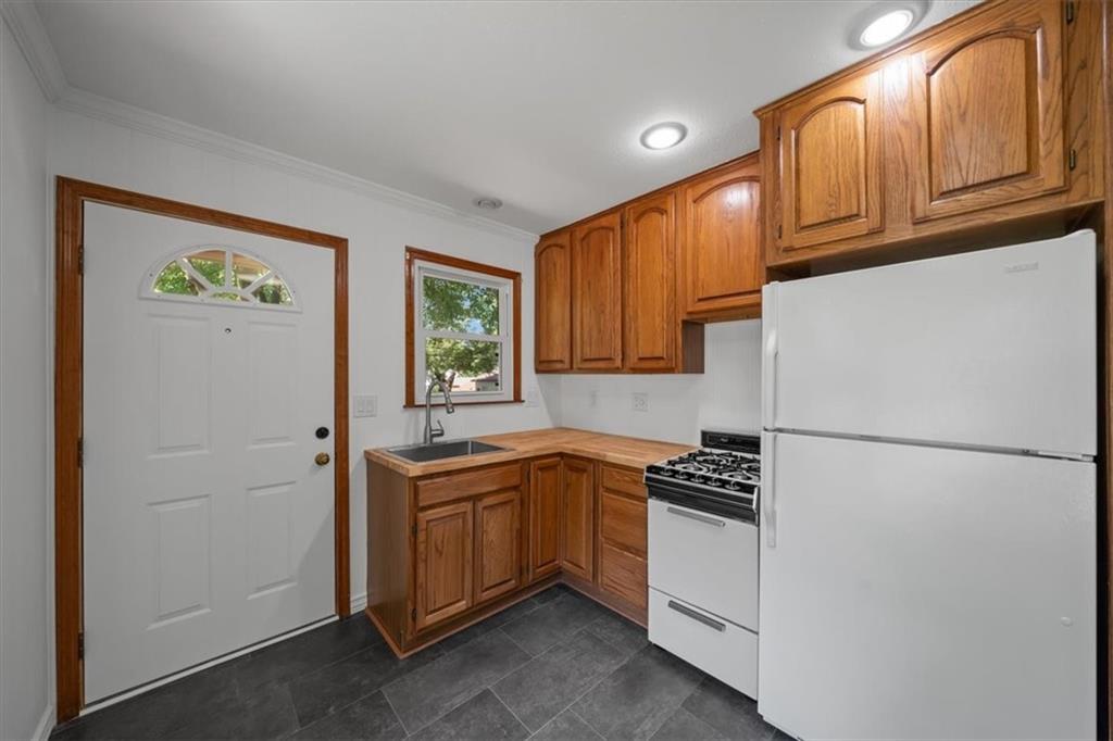 8204 Tomahawk Road Prairie Village, KS 66208 - Photo 20 of 46