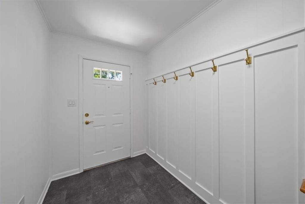 8204 Tomahawk Road Prairie Village, KS 66208 - Photo 2 of 46