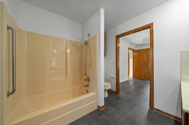 $595,000 | 8204 Tomahawk Road, Prairie Village, KS 66208