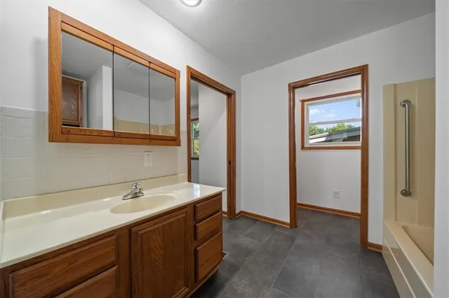 $595,000 | 8204 Tomahawk Road, Prairie Village, KS 66208