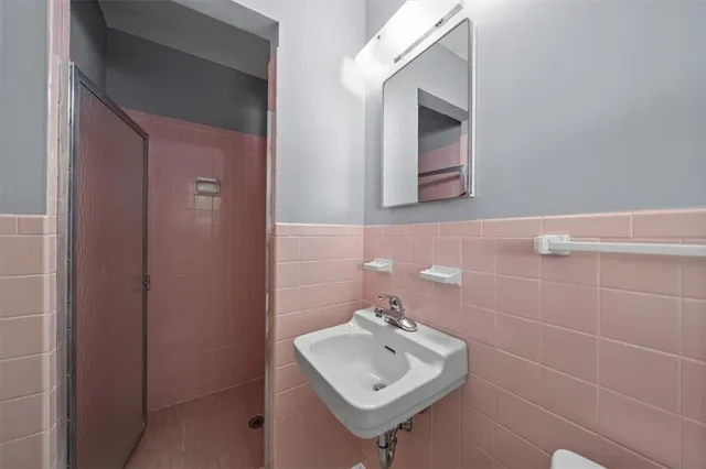 $595,000 | 8204 Tomahawk Road, Prairie Village, KS 66208