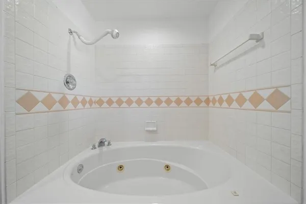 $585,000 | 8204 Tomahawk Road, Prairie Village, KS 66208