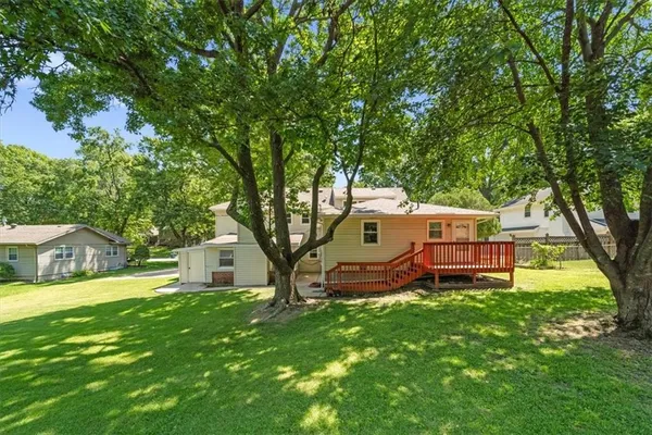 $585,000 | 8204 Tomahawk Road, Prairie Village, KS 66208