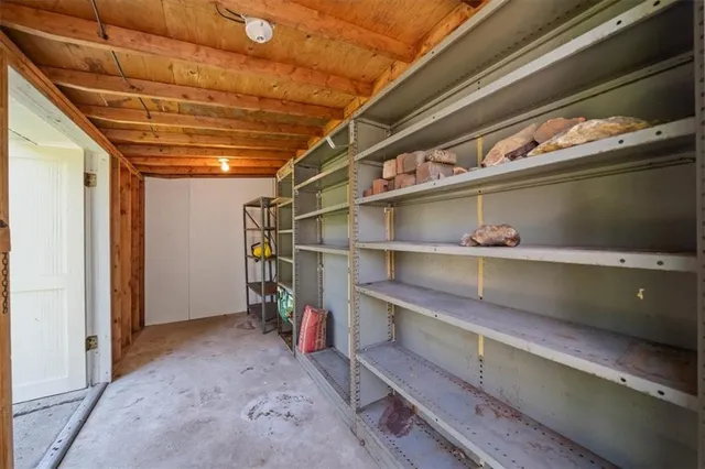 $595,000 | 8204 Tomahawk Road, Prairie Village, KS 66208