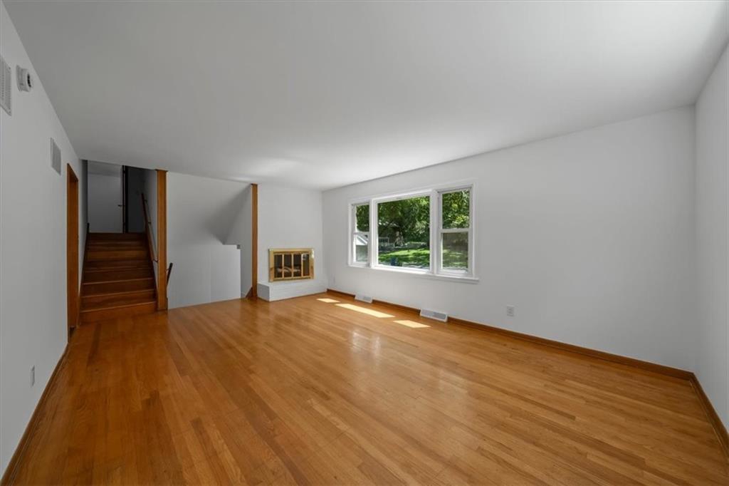 8204 Tomahawk Road Prairie Village, KS 66208 - Photo 8 of 46