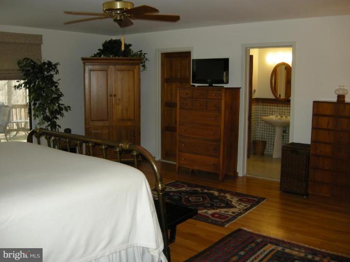 7114 Ivakota Road Clifton, VA 20124 - Photo 3 of 30 Spacious! Large WI Closet, Wood Flrs, Luxury Bath