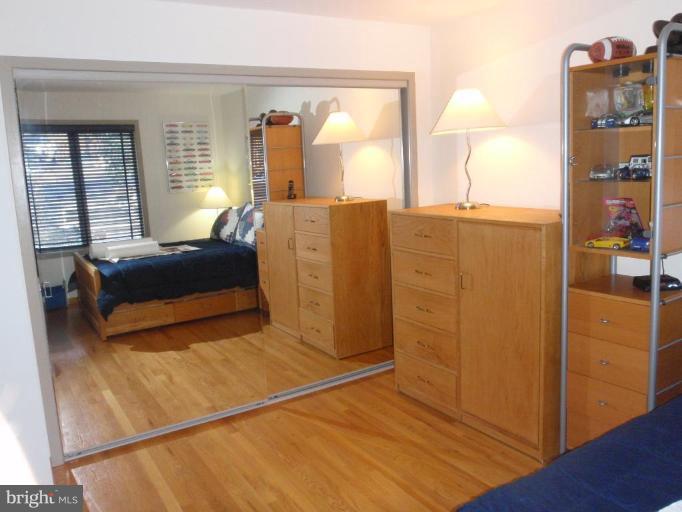 7114 Ivakota Road Clifton, VA 20124 - Photo 8 of 30 Lots of Room Here with Huge Closet/Mirror!