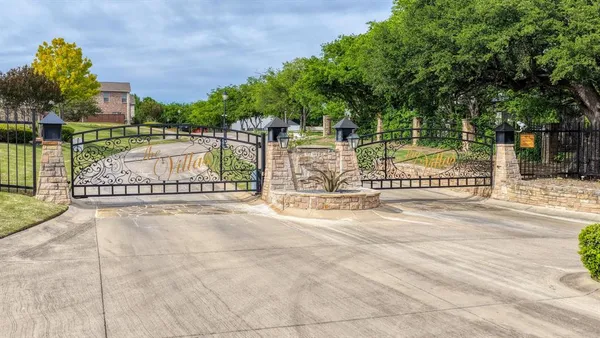 $595,000 | 208 Park Villa Lane, Aledo, TX 76008