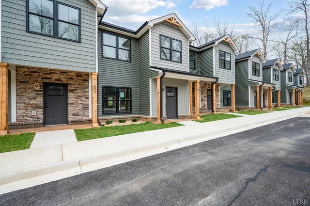 $289,900 | 1017 Wythe Drive, Forest, VA 24551