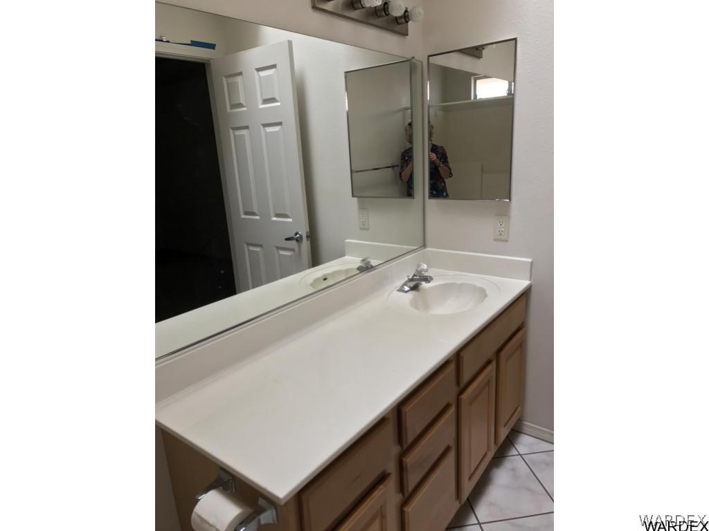 3636 North Verdugo Road Kingman, AZ 86409 - Photo 15 of 28 Master Vanity