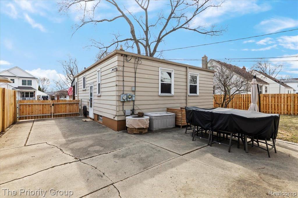 1920 Columbia Road Berkley, MI 48072 - Photo 33 of 37