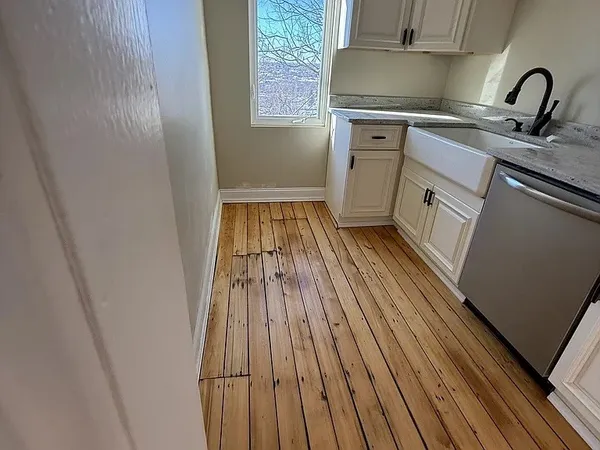 $2,000 | 16 Tecumseh Street, Unit 3, Providence, RI 02906