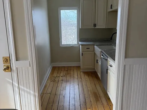 $2,000 | 16 Tecumseh Street, Unit 3, Providence, RI 02906