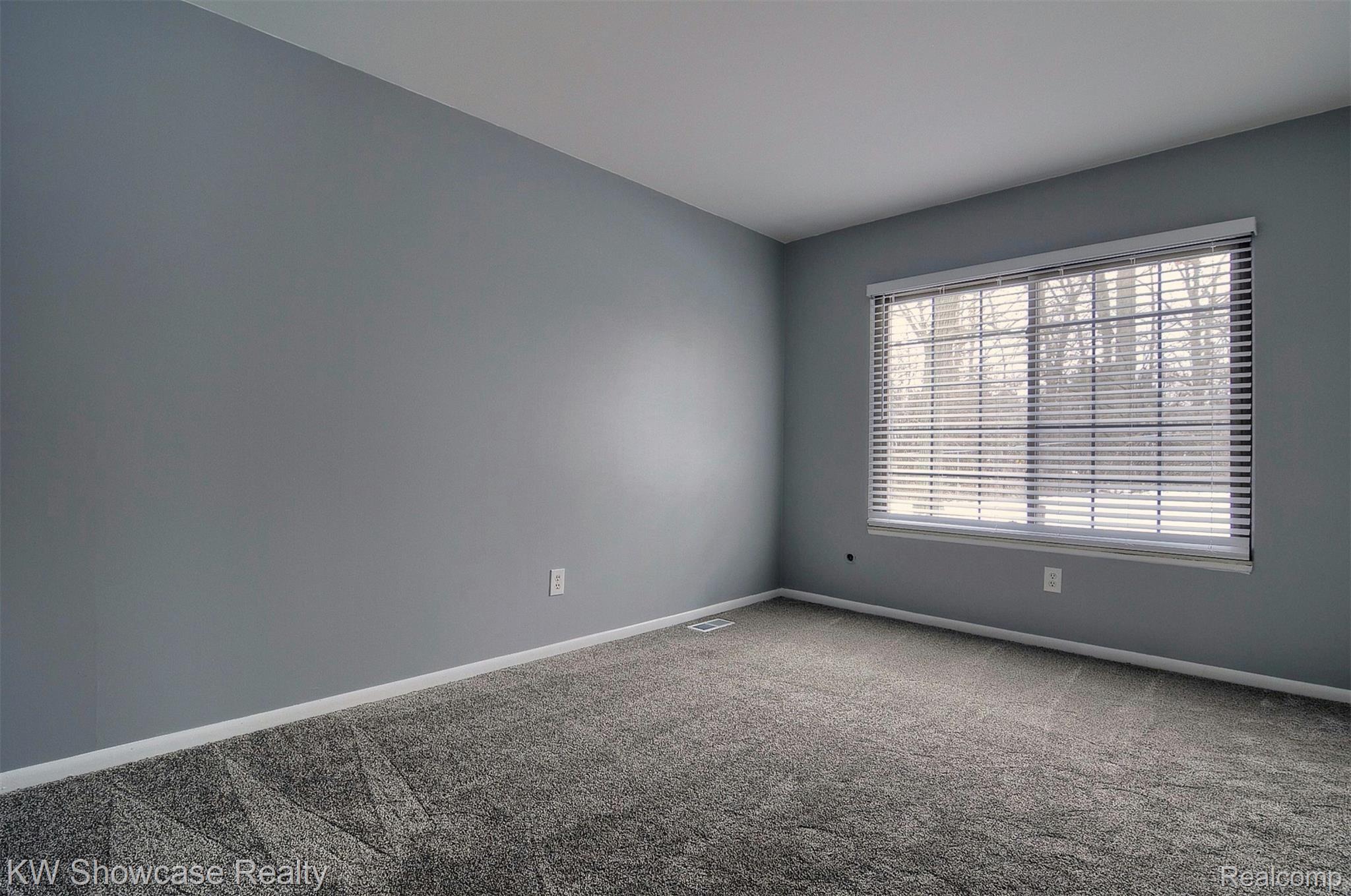 897 Lafayette Court Rochester, MI 48307 - Photo 25 of 34 24-2nd Bedroom.jpg