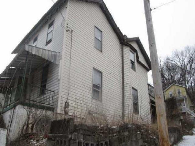 439 Alexander Street McKees Rocks, PA 15136 - Photo 2 of 9 a view of a house with a small space