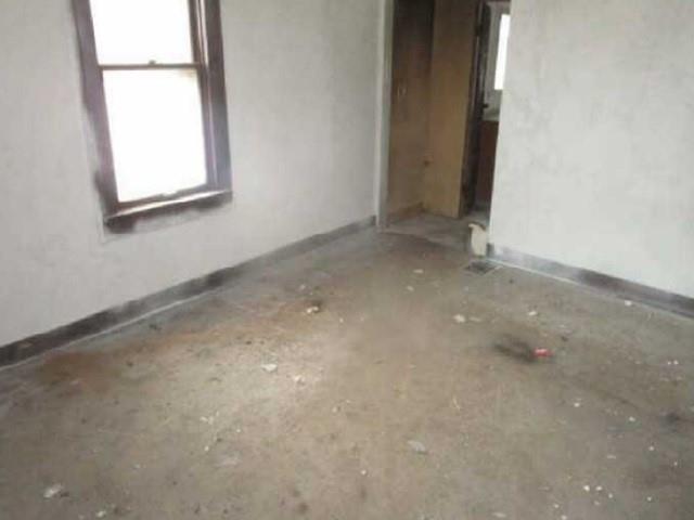 439 Alexander Street McKees Rocks, PA 15136 - Photo 3 of 9