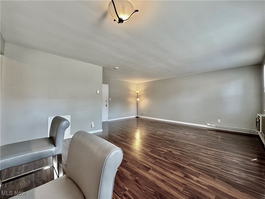 13805 Cedar Road, Unit 103C Cleveland, OH 44118 - Photo 5 of 18 Living room