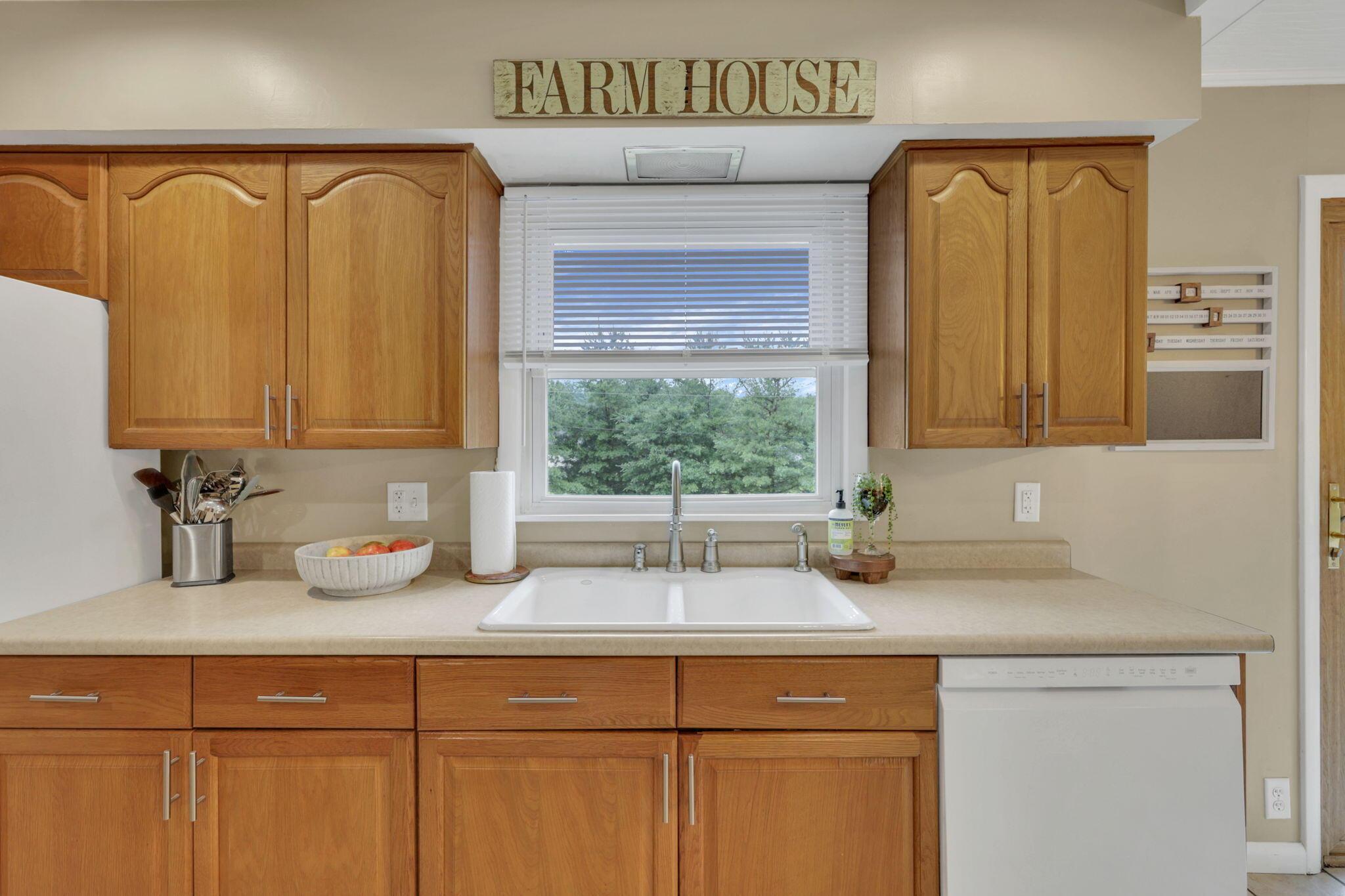 1404 Pleasantville Road Lancaster, OH 43130 - Photo 16 of 64 24-web-or-mls-_S5A9409