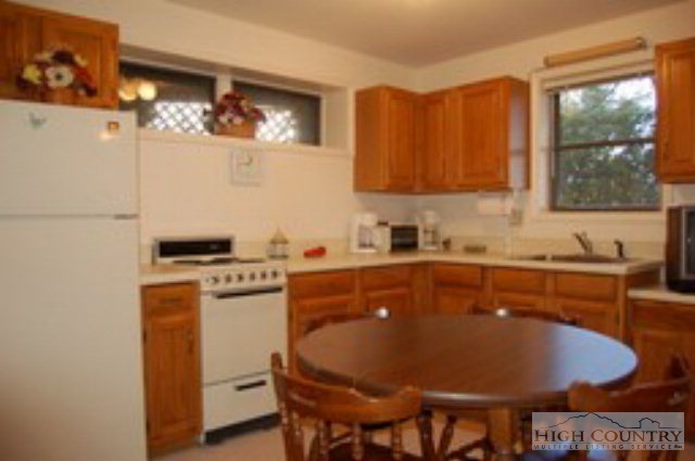 122 Pine Ridge Loop Newland, NC 28657 - Photo 13 of 31 Gallery Image 13