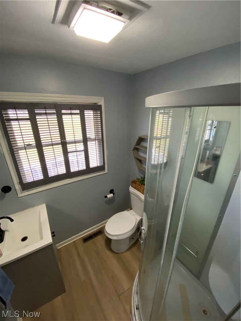16560 Old State Road Middlefield, OH 44062 - Photo 4 of 15 Convenient full bath off entry hall