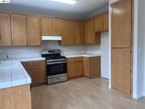 $575,000 | 1420 Teakwood Way, Tracy, CA 95376