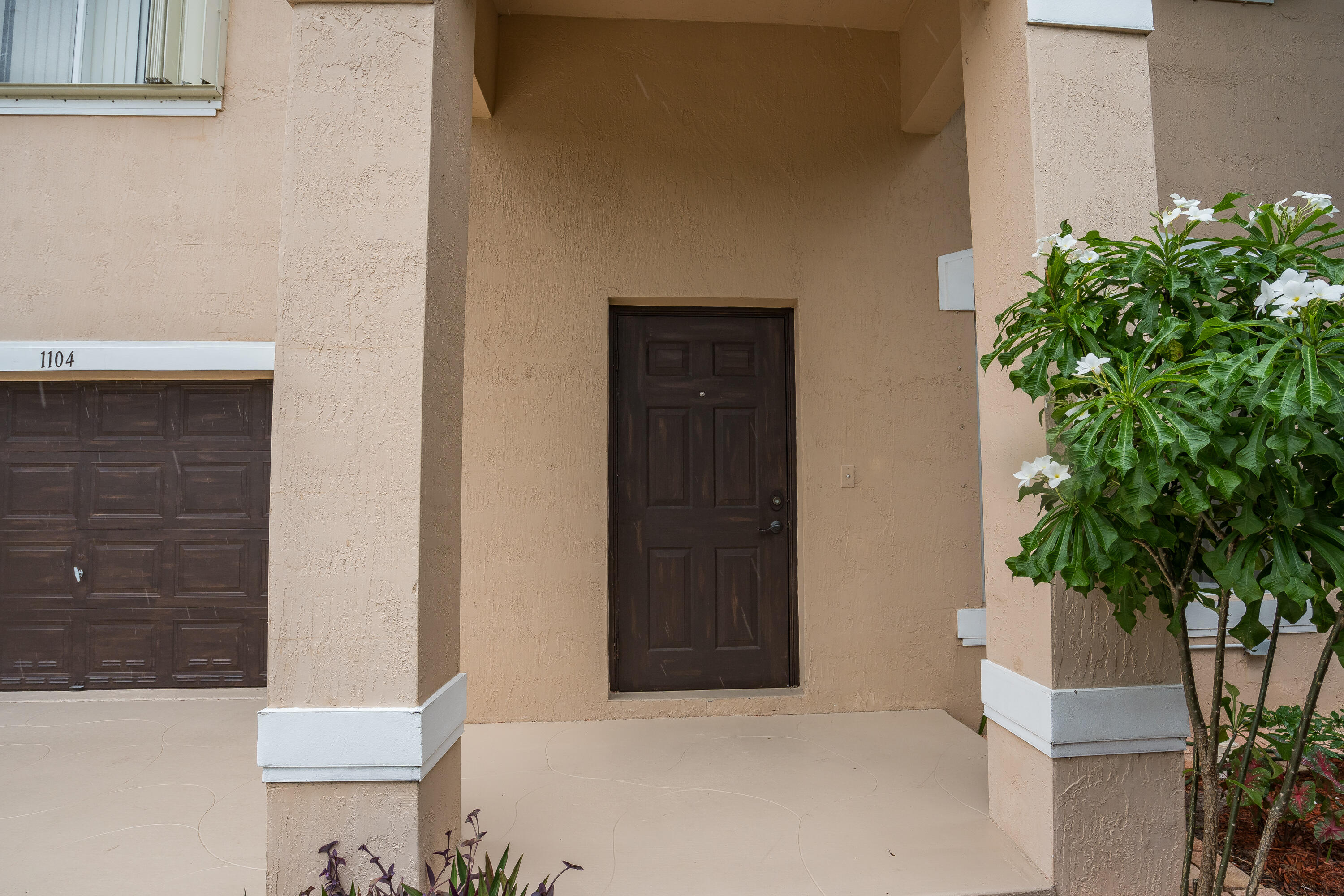 1104 Rialto Drive Boynton Beach, FL 33436 - Photo 42 of 50 a backyard of a house