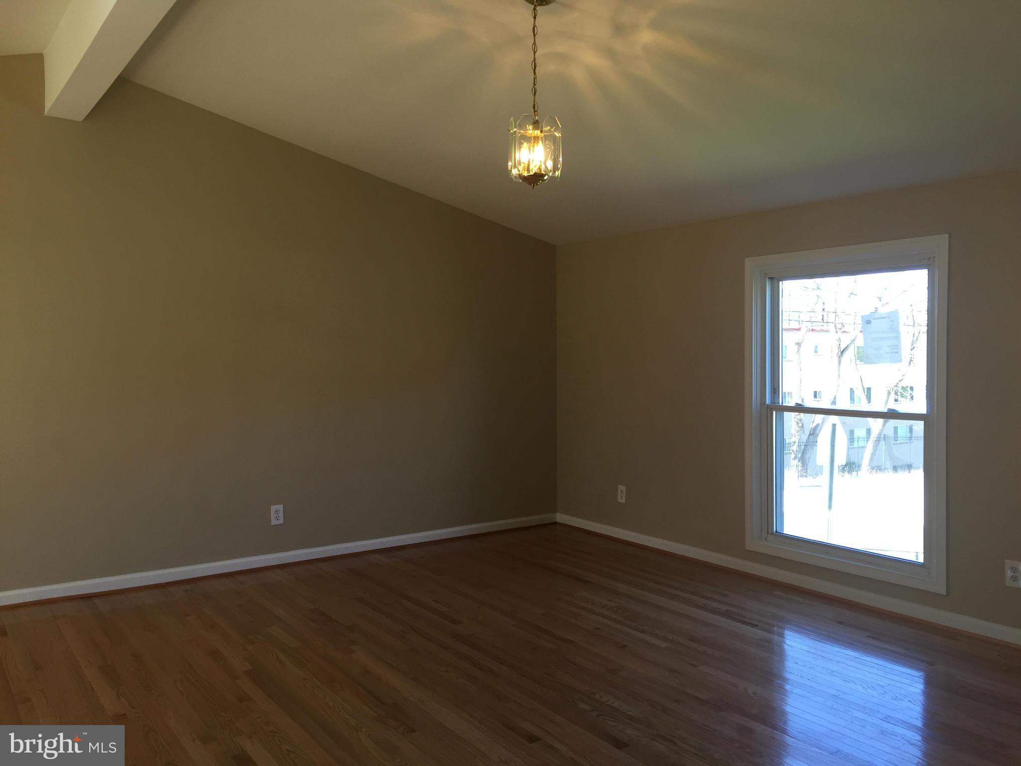 2911 R Street Southeast Washington, DC 20020 - Photo 6 of 27 Living Room