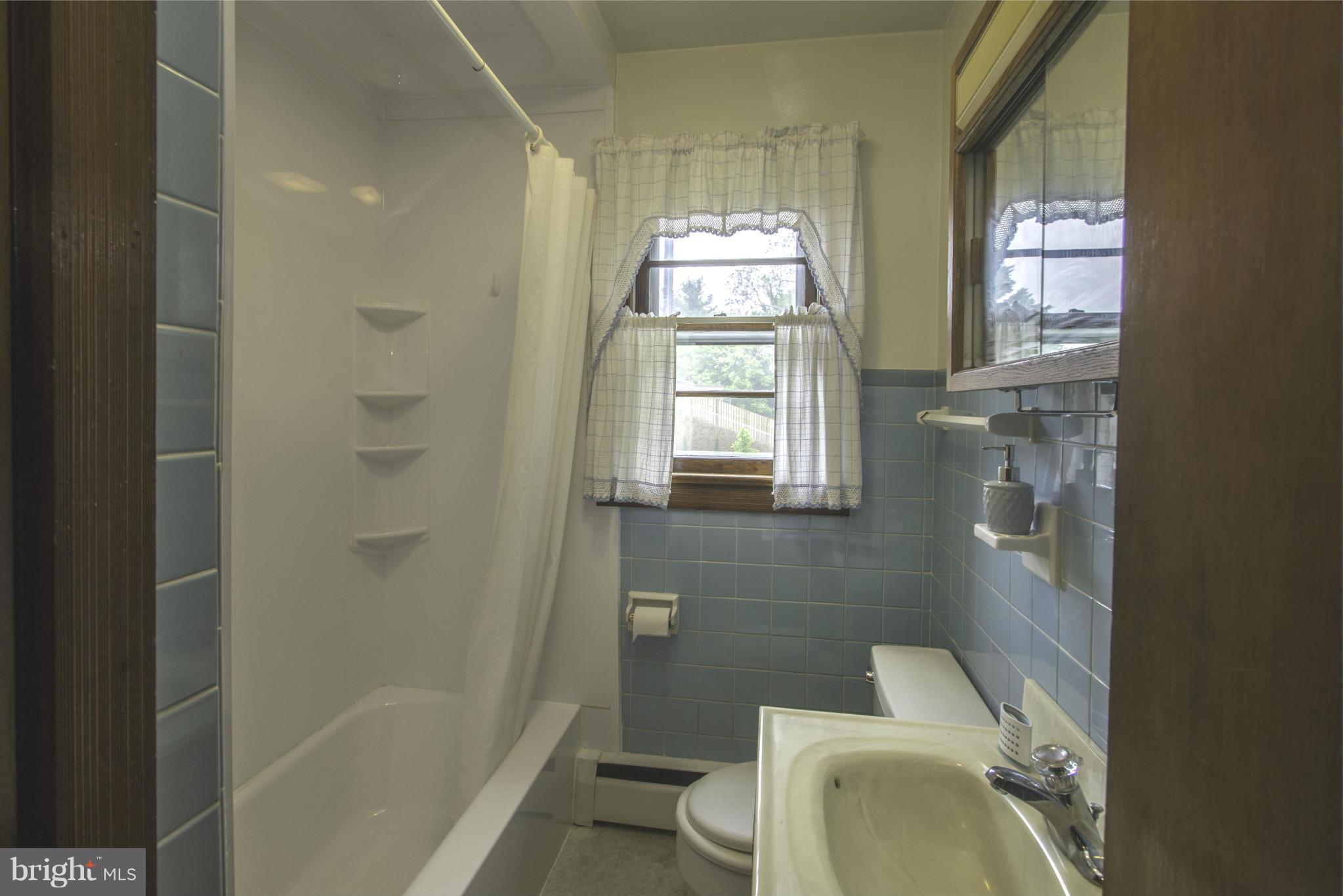 29 Arnold Road Arnold, MD 21012 - Photo 16 of 24 Main Level Bath