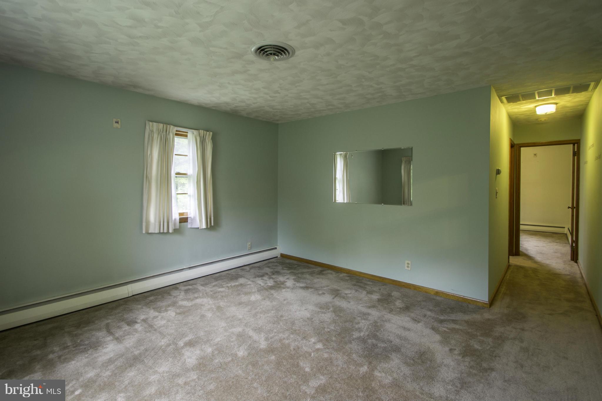 29 Arnold Road Arnold, MD 21012 - Photo 8 of 24 Living Room