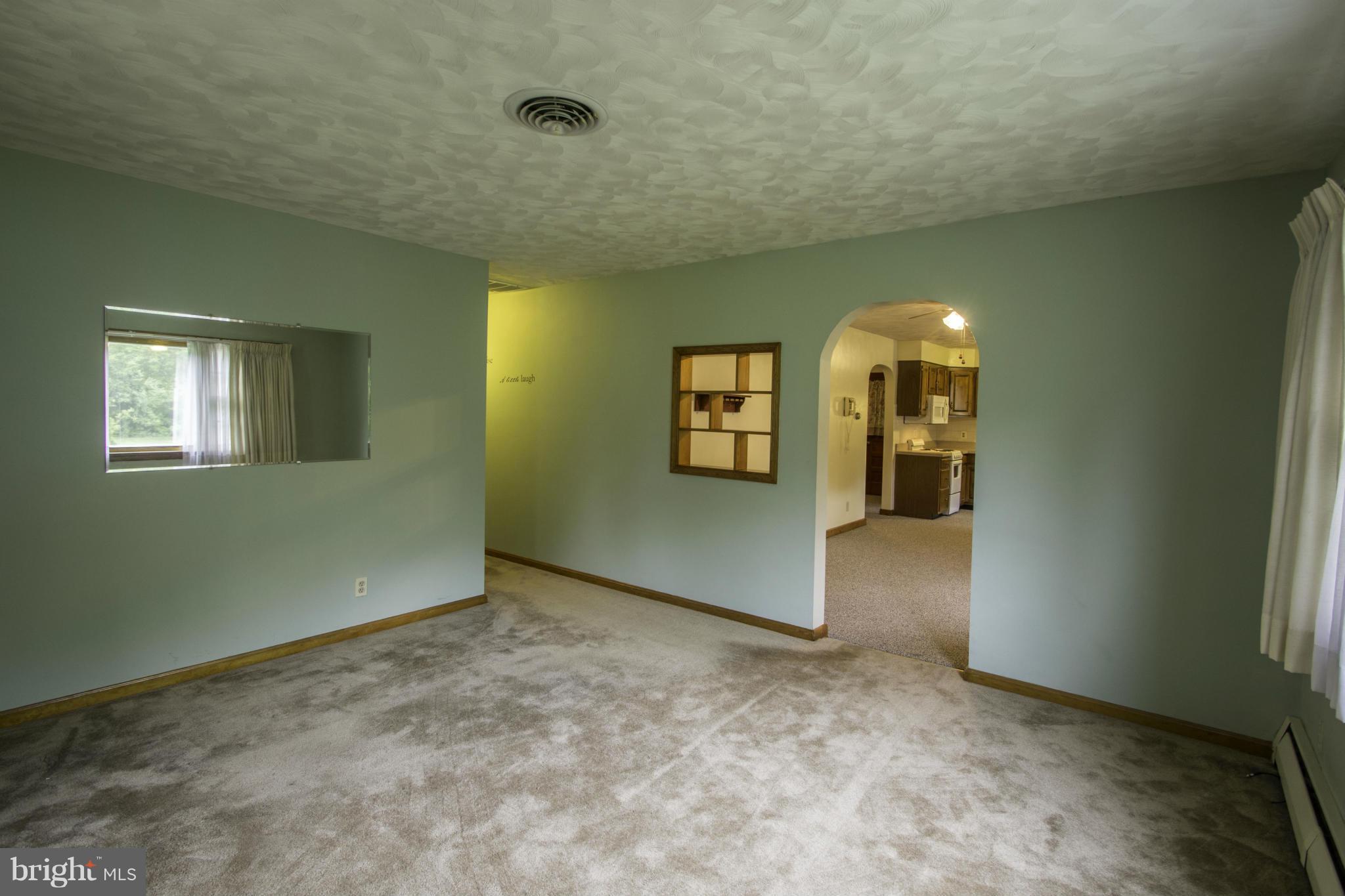 29 Arnold Road Arnold, MD 21012 - Photo 9 of 24 Living Room