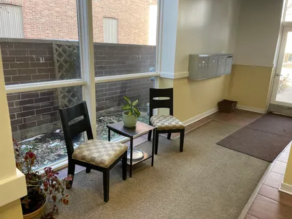 $2,300 | 915 South Oak Park Avenue, Unit 1A, Oak Park, IL 60304