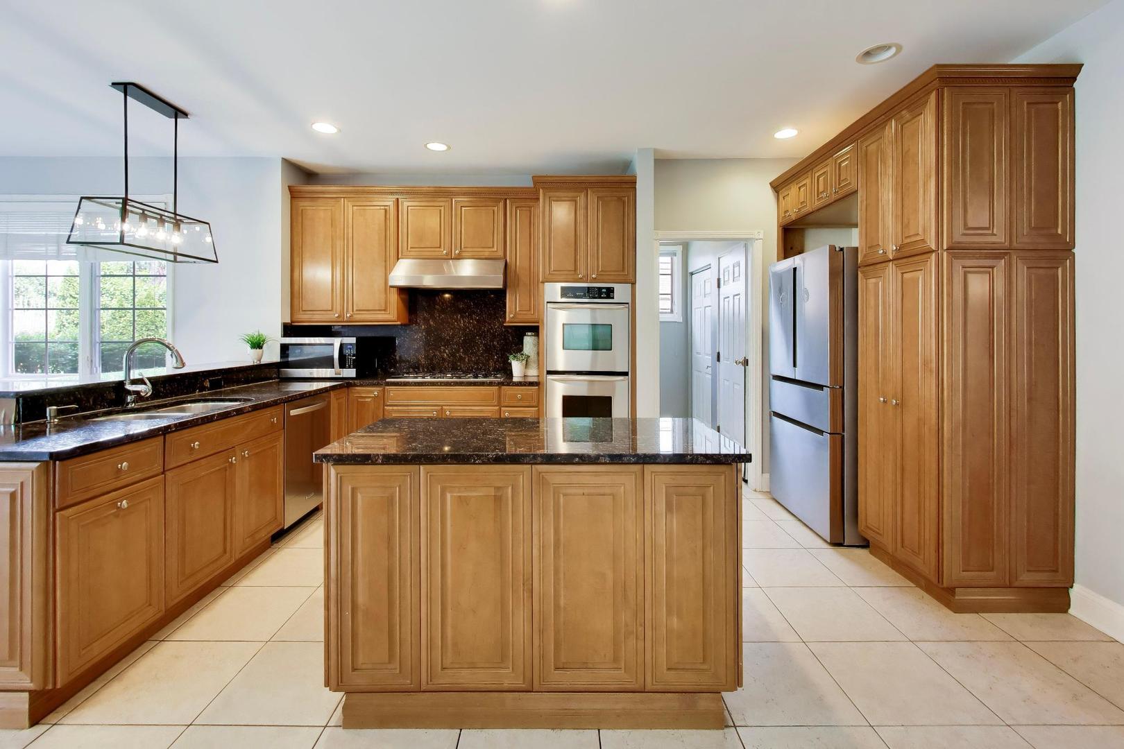 2444 North De Cook Court Park Ridge, IL 60068 - Photo 9 of 70