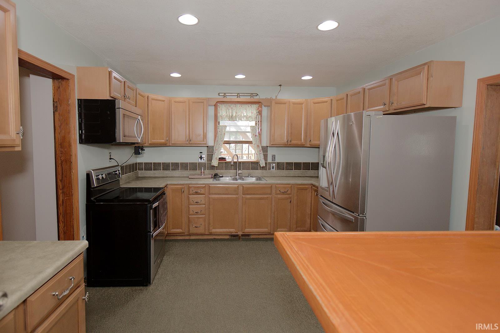 447 Hannah Street Huntington, IN 46750 - Photo 18 of 46
