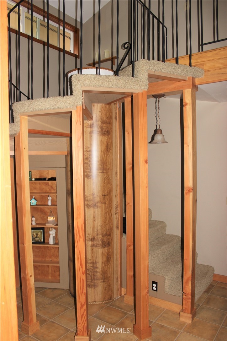 9344 Lundeen Road Southwest Rochester, WA 98579 - Photo 12 of 40 a view of walk in closet