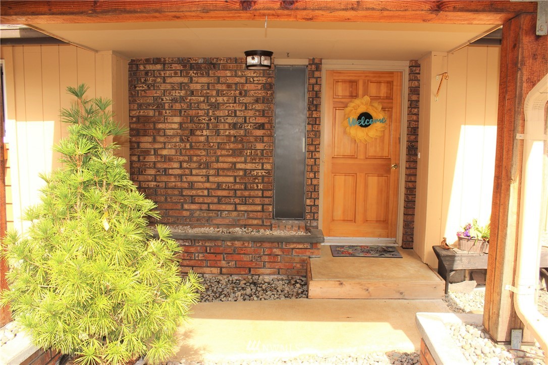 9344 Lundeen Road Southwest Rochester, WA 98579 - Photo 4 of 40 a view of a entryway door