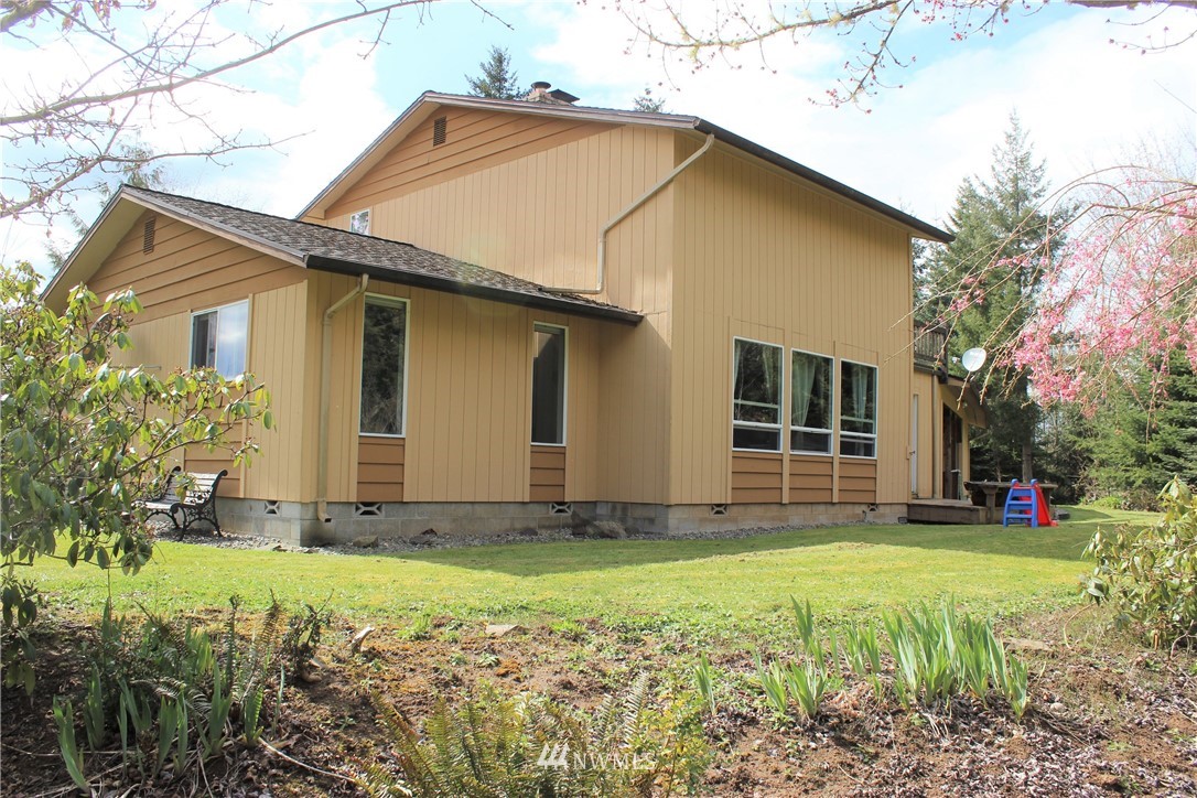 9344 Lundeen Road Southwest Rochester, WA 98579 - Photo 6 of 40 a front view of house with yard and green space