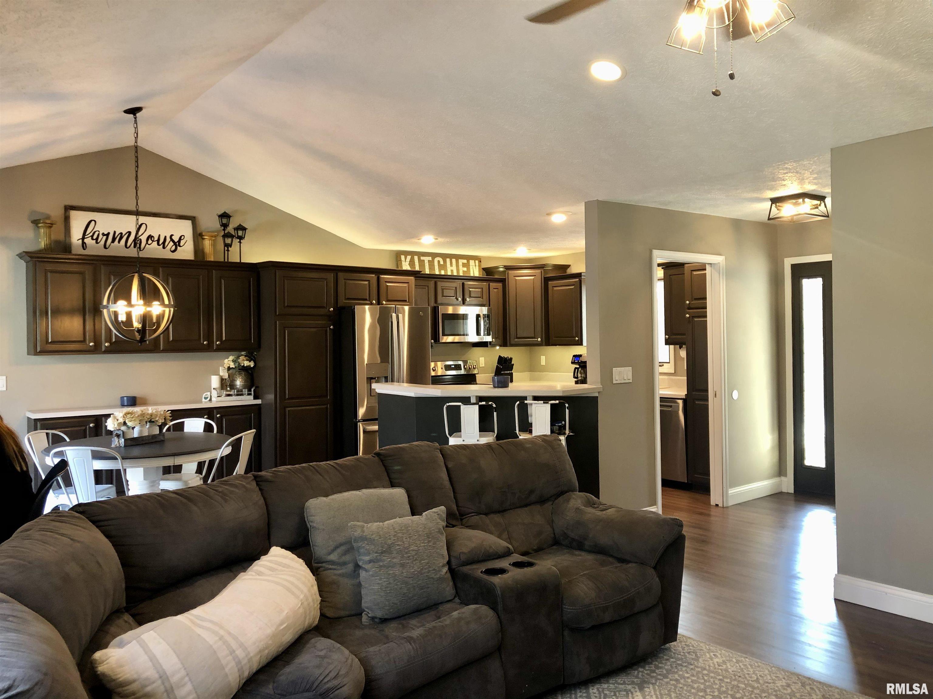 125 Tepee Ridge Goreville, IL 62939 - Photo 8 of 33 Gallery Image 8