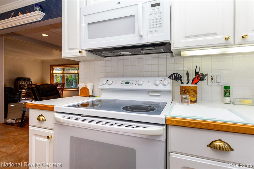 36509 Saxony Road Farmington, MI 48335 - Photo 22 of 49