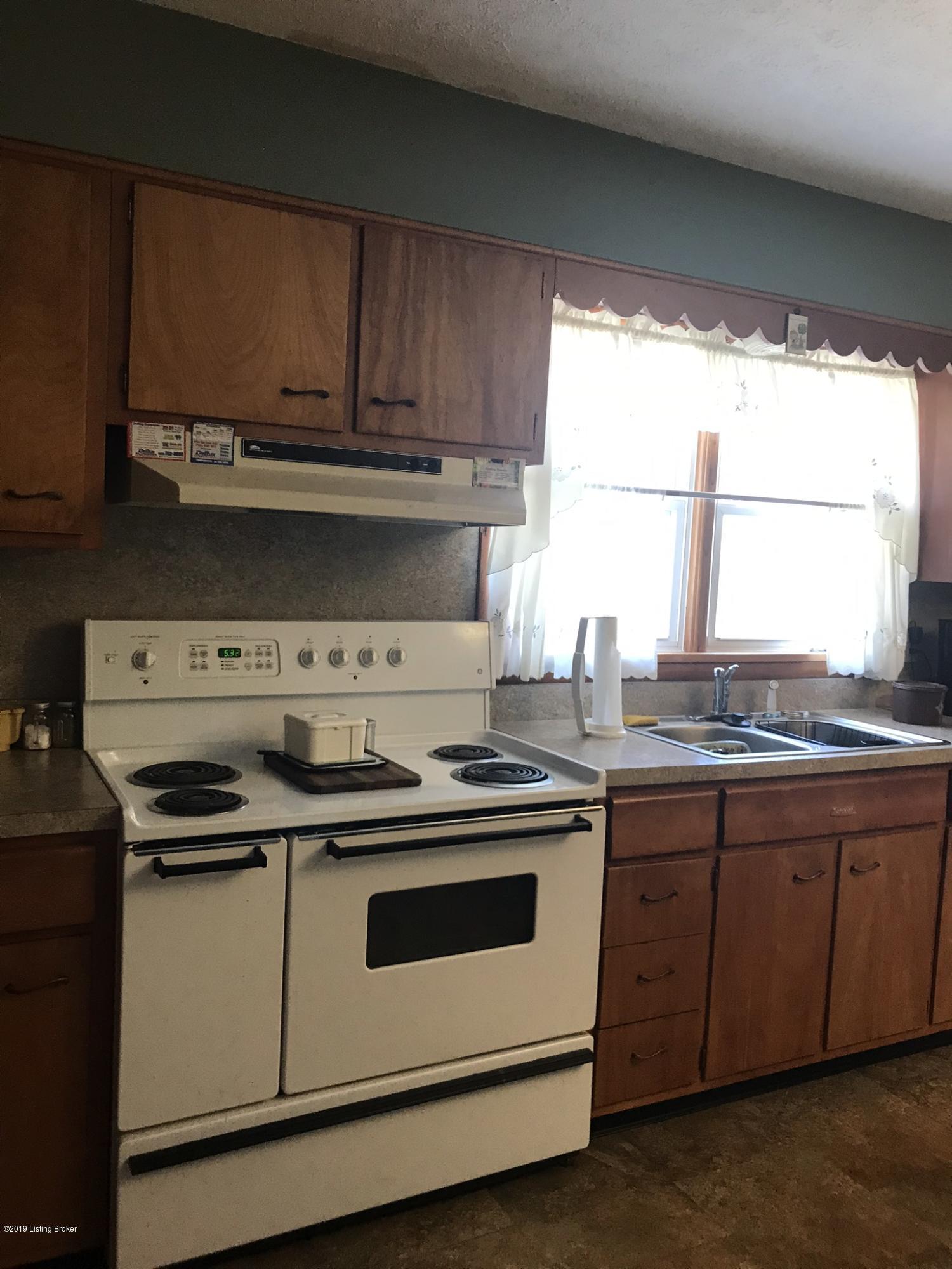 2052 Stringer Lane Mount Washington, KY 40047 - Photo 10 of 41 Kitchen