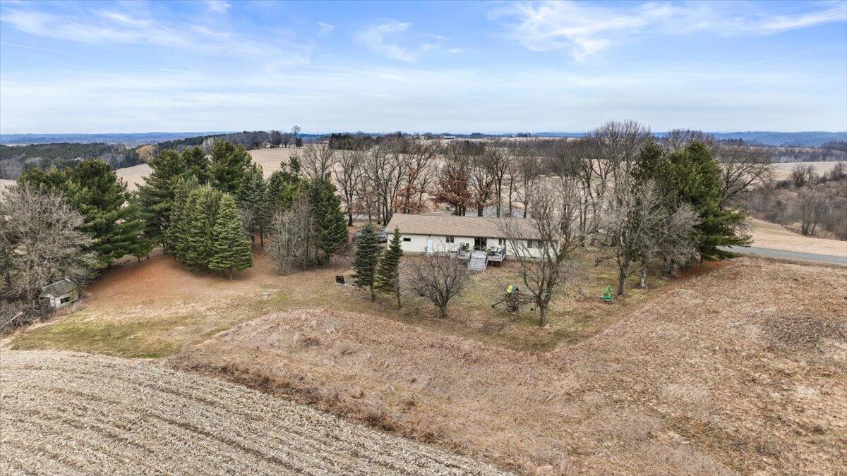 W997 Hammes Road Washington, WI 54614 - Photo 4 of 29 28-DJI_0091