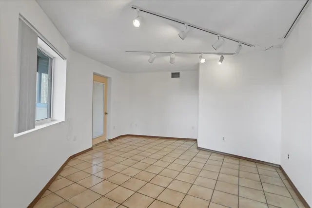 a view of empty room with large window