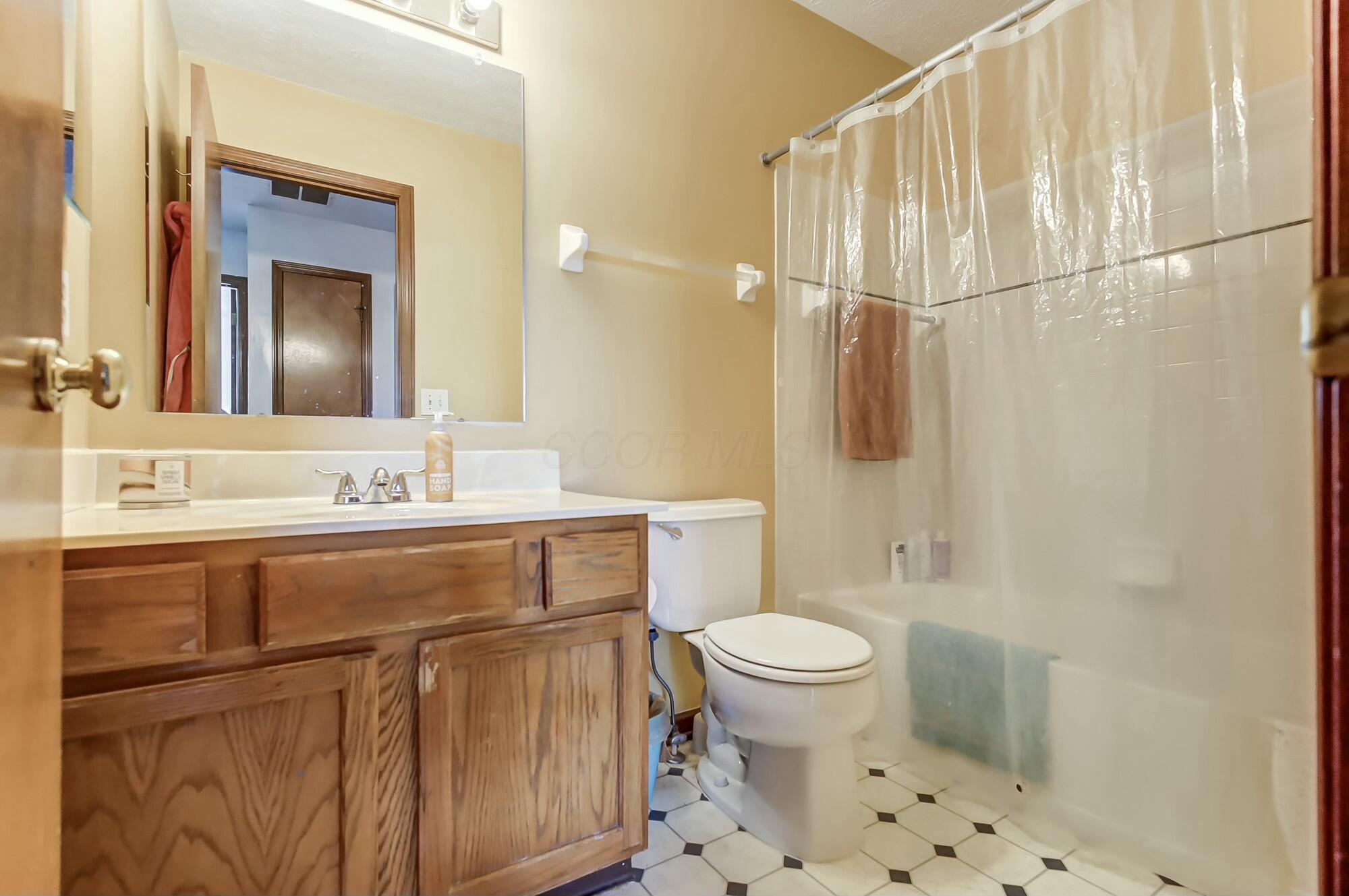 3093 Briar Ridge Road Columbus, OH 43232 - Photo 17 of 32 hall bath