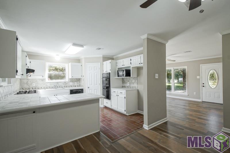 21160 Chaney Road Zachary, LA 70791 - Photo 10 of 33 Kitchen