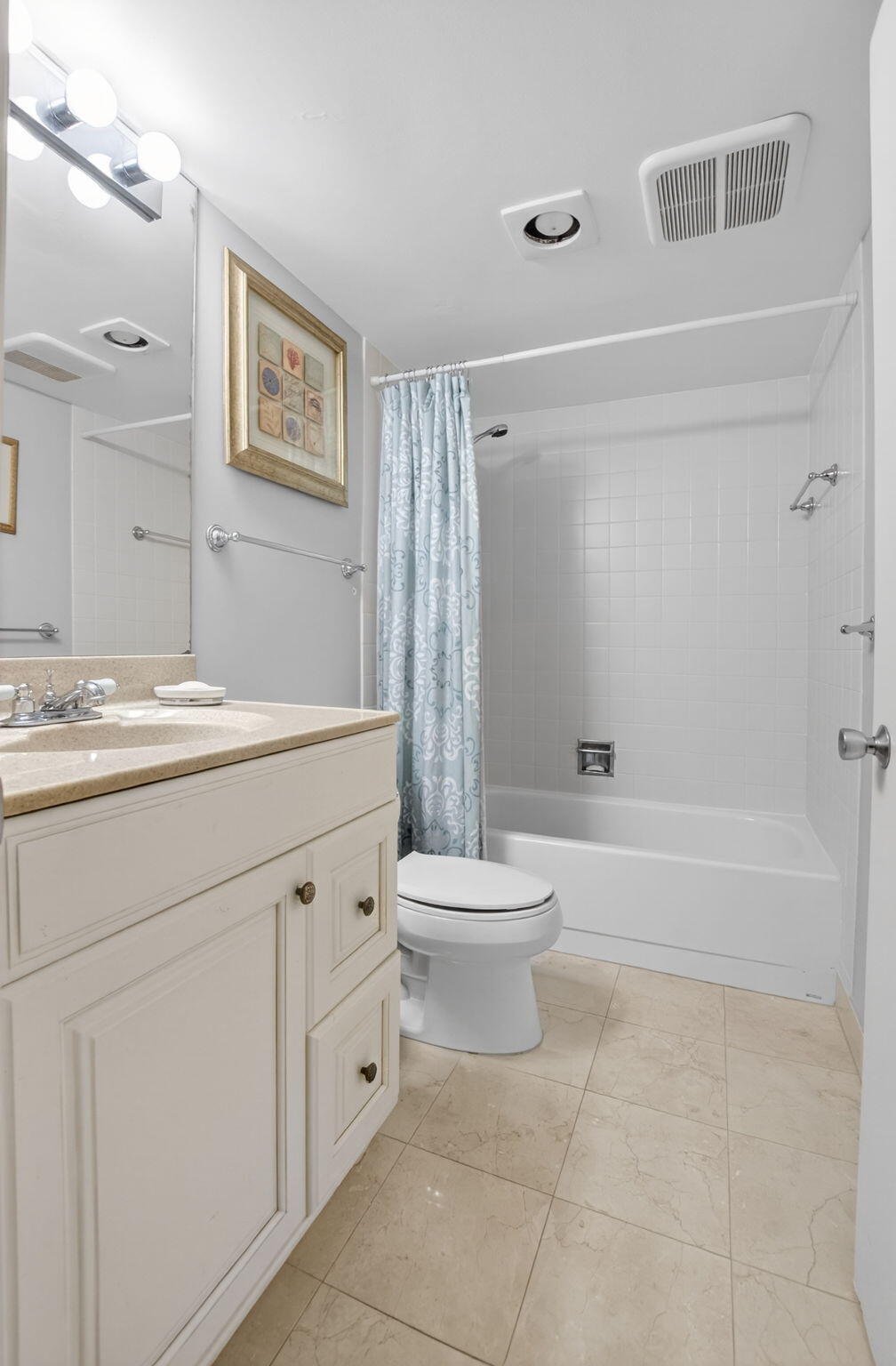 2667 North Ocean Boulevard, Unit 405I Boca Raton, FL 33431 - Photo 15 of 30 Second Bathroom