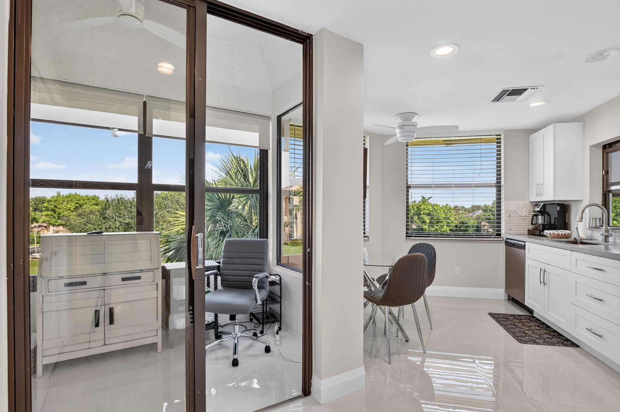 7535 La Paz Boulevard, Unit 306 Boca Raton, FL 33433 - Photo 11 of 37 kitchen