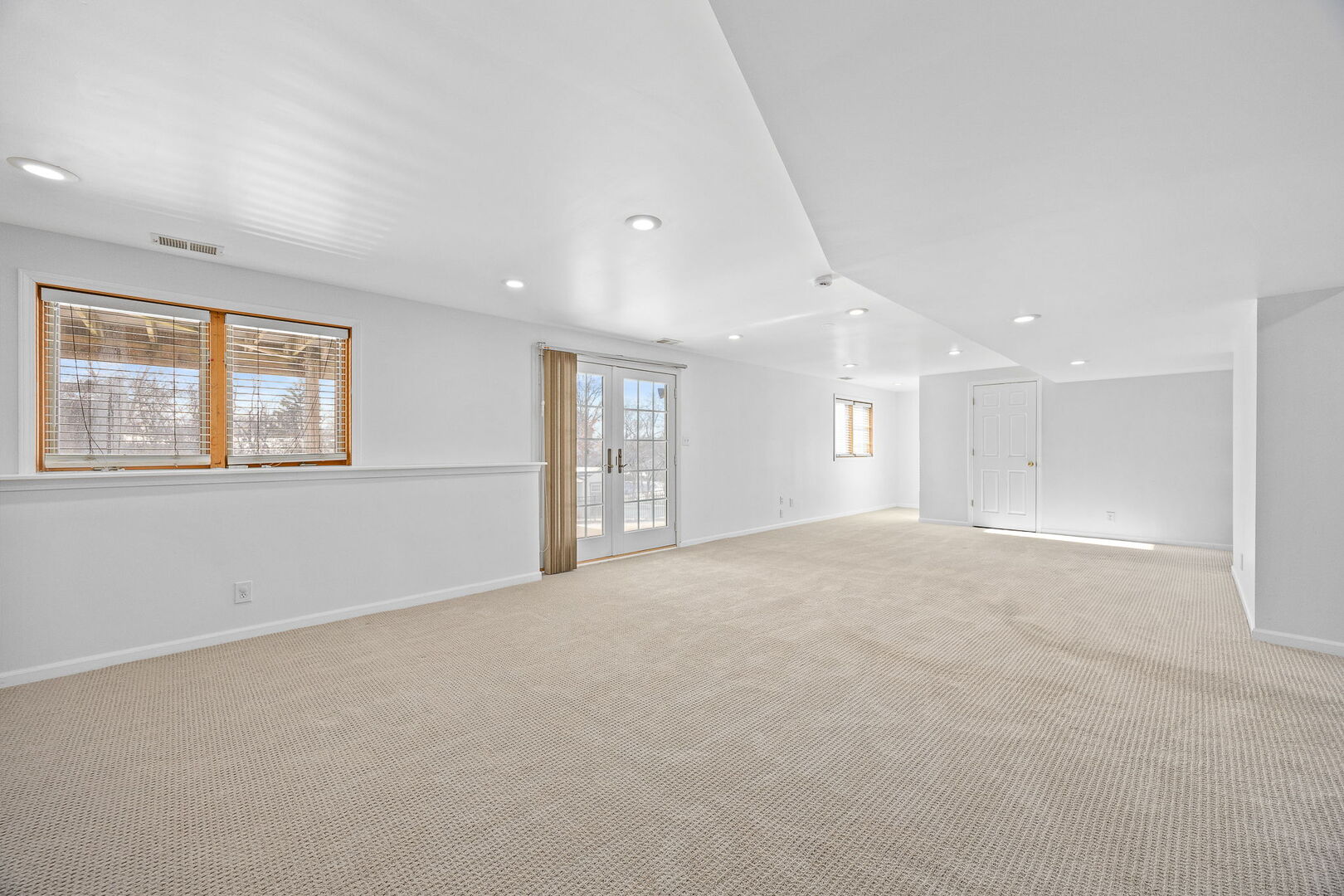 459 59th Street Lisle, IL 60532 - Photo 36 of 57 a view of an empty room with a window