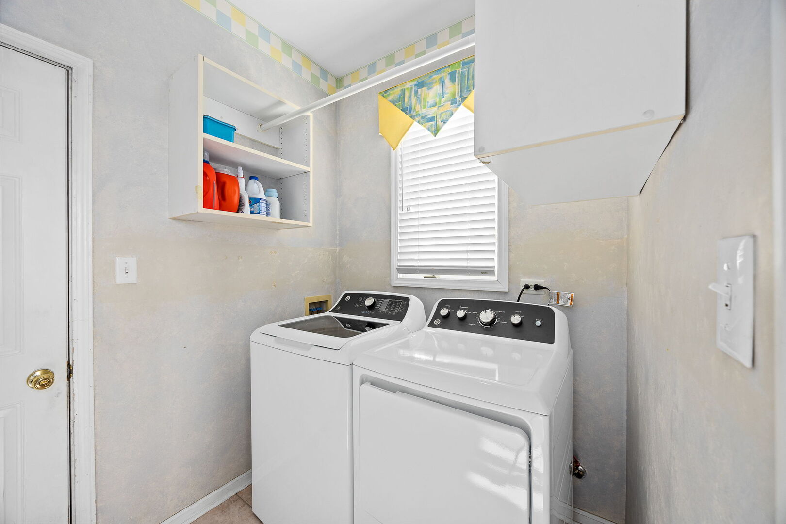 459 59th Street Lisle, IL 60532 - Photo 44 of 57 a utility room with dryer and washer